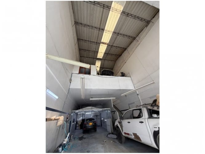 Bodega en venta en Colon, Medellín, 179 m² · foto 2 de 4