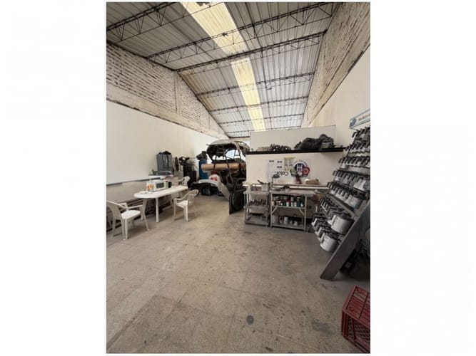 Bodega en venta en Colon, Medellín, 179 m² · foto 3 de 4