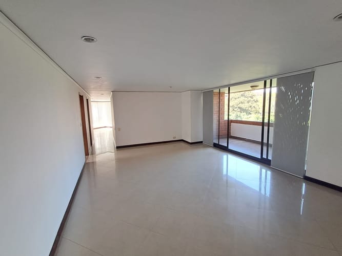 Apartamento de 3 alcobas en arriendo en Los Balsos, Medellín, 145 m² · foto 2 de 24