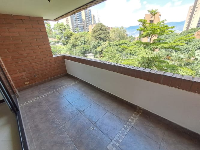Apartamento de 3 alcobas en arriendo en Los Balsos, Medellín, 145 m² · foto 3 de 24