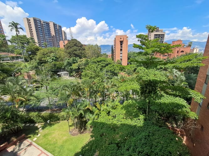 Apartamento de 3 alcobas en arriendo en Los Balsos, Medellín, 145 m² · foto 5 de 24