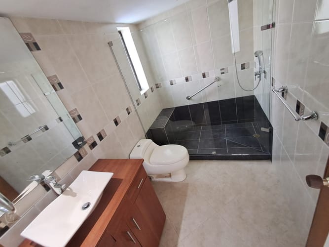 Apartamento de 3 alcobas en arriendo en Los Balsos, Medellín, 145 m² · foto 23 de 24
