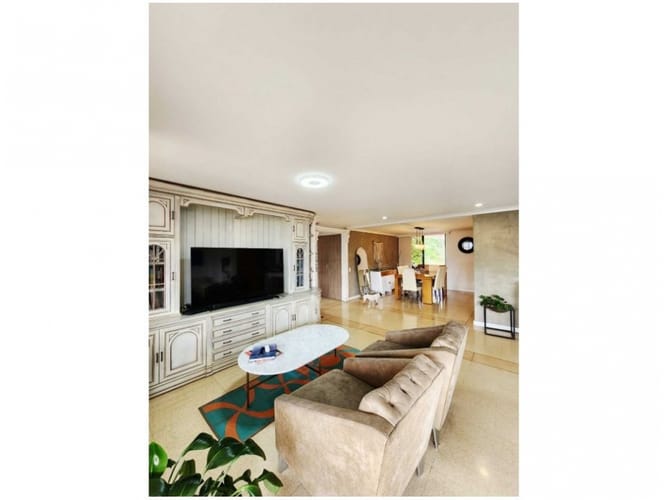 Apartamento de 3 alcobas en venta en Castropol, Medellín, 198 m² · foto 2 de 17