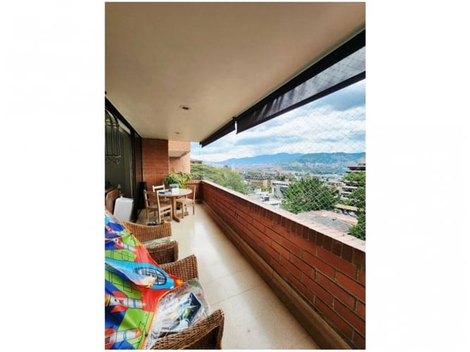 Apartamento de 3 alcobas en venta en Castropol, Medellín, 198 m² · foto 3 de 17
