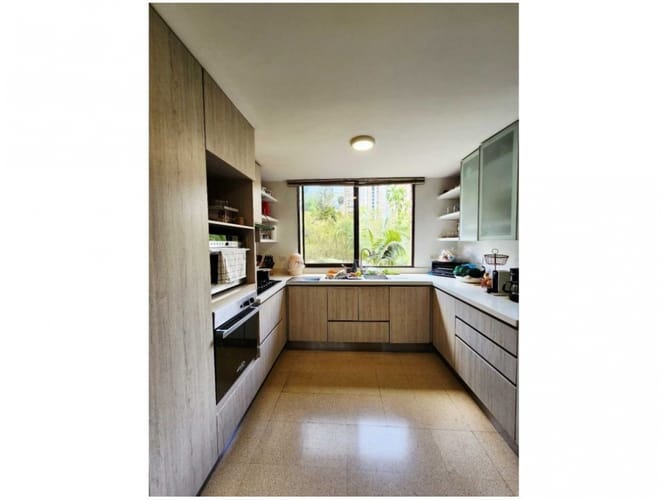 Apartamento de 3 alcobas en venta en Castropol, Medellín, 198 m² · foto 10 de 17