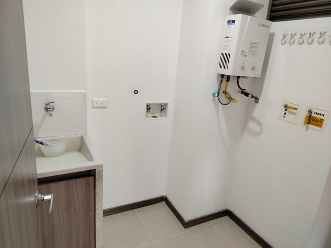 Apartamento de 2 alcobas en arriendo en Las Palmas, Medellín, 72 m² · foto 4 de 19