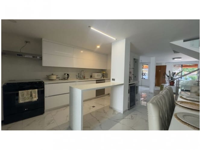 Casa de 3 alcobas en venta en El Trianon, Envigado, 200 m² · foto 1 de 22