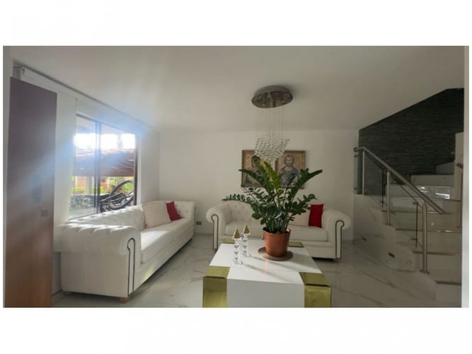 Casa de 3 alcobas en venta en El Trianon, Envigado, 200 m² · foto 7 de 22