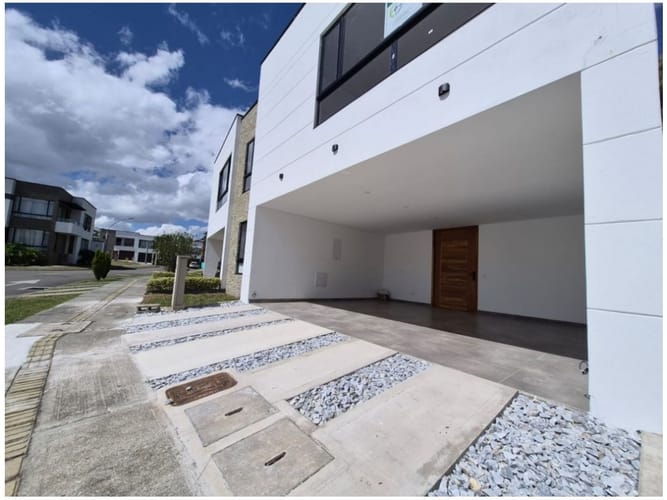 Casa de 4 alcobas en venta en Llano Grande, Rionegro, 300 m² · foto 3 de 24