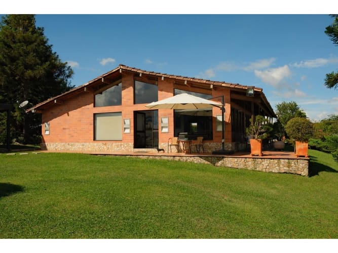 Casa de 3 alcobas en venta en San Antonio De Pereira, Rionegro, 270 m² · foto 2 de 19