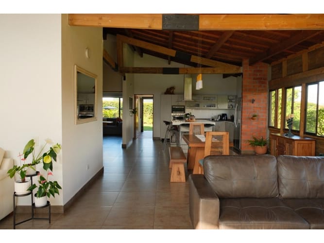 Casa de 3 alcobas en venta en San Antonio De Pereira, Rionegro, 270 m² · foto 10 de 19