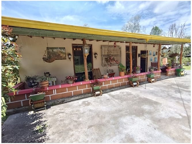 Finca en venta en Santa Elena, Medellín, 120 m² · foto 3 de 24