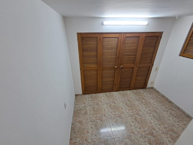 Apartamento de 4 alcobas en arriendo en Las Lomas, Medellín, 350 m² · foto 3 de 24