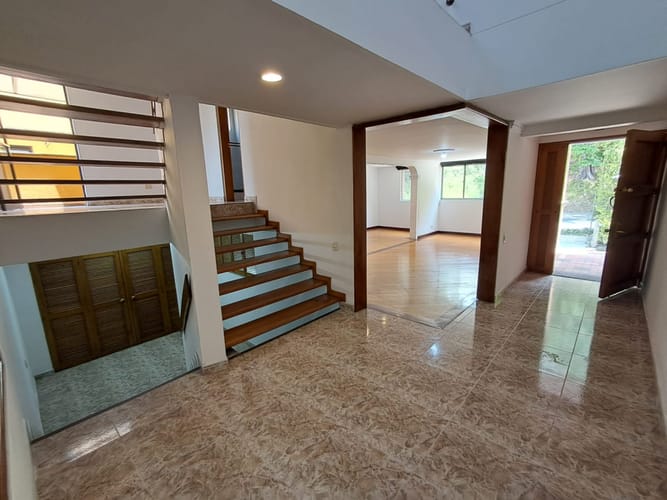 Apartamento de 4 alcobas en arriendo en Las Lomas, Medellín, 350 m² · foto 5 de 24