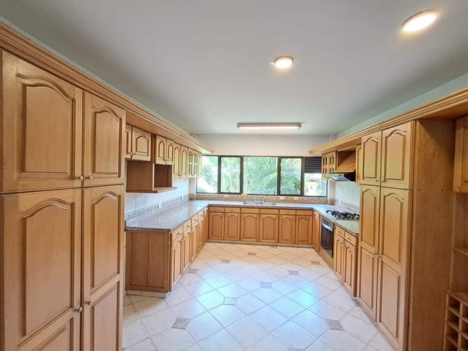 Apartamento de 4 alcobas en arriendo en Las Lomas, Medellín, 350 m² · foto 7 de 24