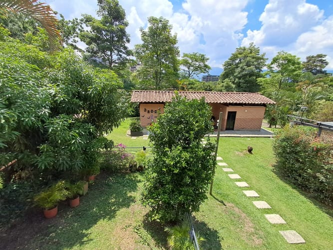 Apartamento de 4 alcobas en arriendo en Las Lomas, Medellín, 350 m² · foto 14 de 24