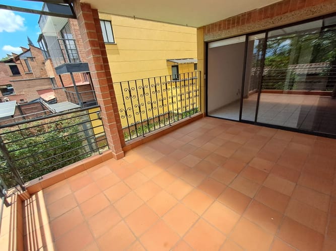 Apartamento de 4 alcobas en arriendo en Las Lomas, Medellín, 350 m² · foto 15 de 24