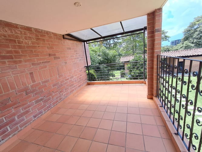 Apartamento de 4 alcobas en arriendo en Las Lomas, Medellín, 350 m² · foto 16 de 24