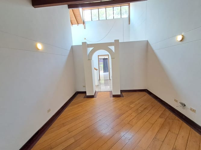 Apartamento de 4 alcobas en arriendo en Las Lomas, Medellín, 350 m² · foto 17 de 24