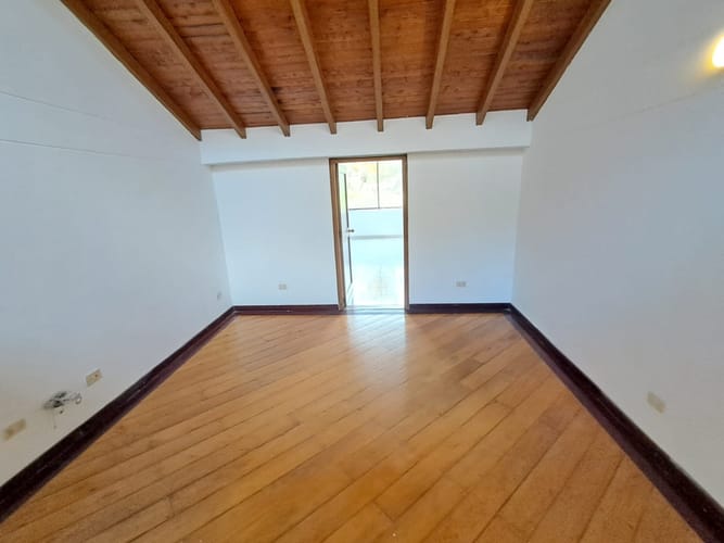 Apartamento de 4 alcobas en arriendo en Las Lomas, Medellín, 350 m² · foto 19 de 24