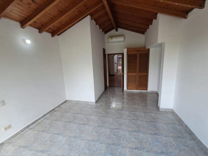 Apartamento de 4 alcobas en arriendo en Las Lomas, Medellín, 350 m² · foto 23 de 24