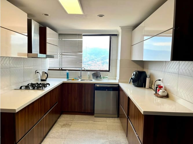 Apartamento de 4 alcobas en venta en Los Balsos, Medellín, 250 m² · foto 6 de 14