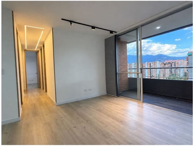 Apartamento de 3 alcobas en venta en Urbanizacion Colinas Del Sur, Itagüí, 86 m² · foto 2 de 13