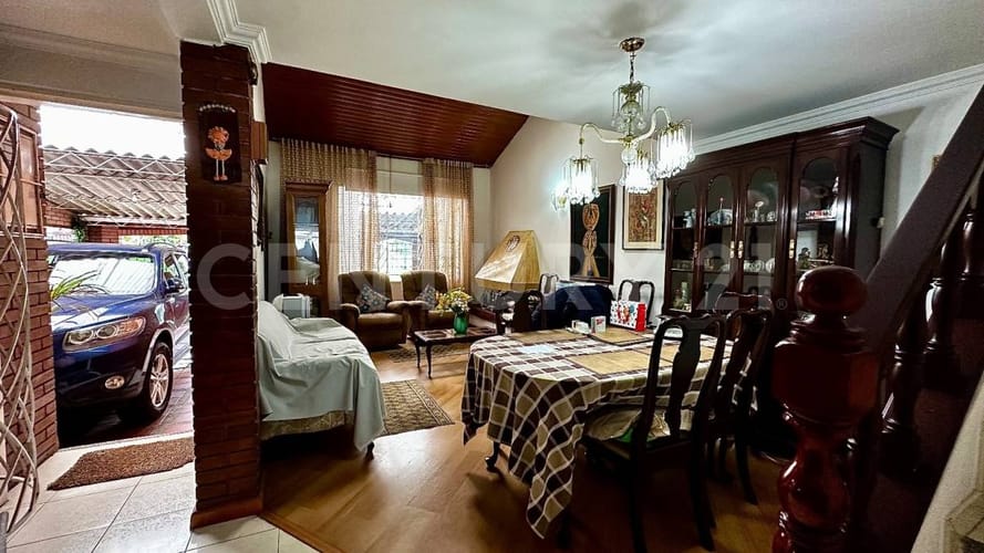 Casa de 5 alcobas en venta en Mandalay, Bogotá, 220 m² · foto 3 de 19