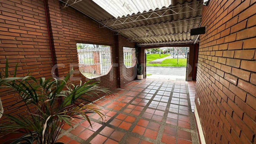 Casa de 5 alcobas en venta en Mandalay, Bogotá, 220 m² · foto 18 de 19