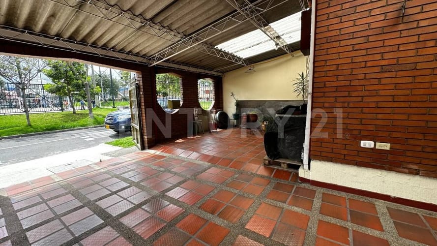 Casa de 5 alcobas en venta en Mandalay, Bogotá, 220 m² · foto 19 de 19