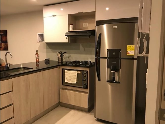 Apartamento de 1 alcoba en venta en Loma De Los Bernal, Medellín, 57 m² · foto 2 de 8