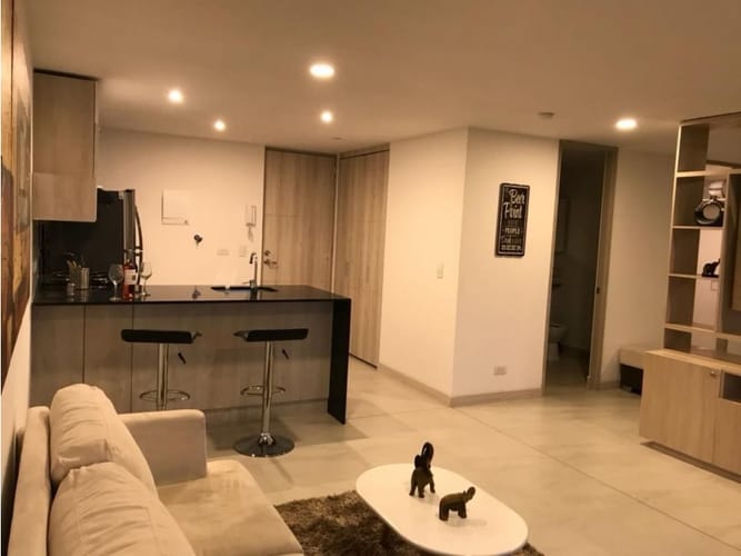 Apartamento de 1 alcoba en venta en Loma De Los Bernal, Medellín, 57 m² · foto 4 de 8