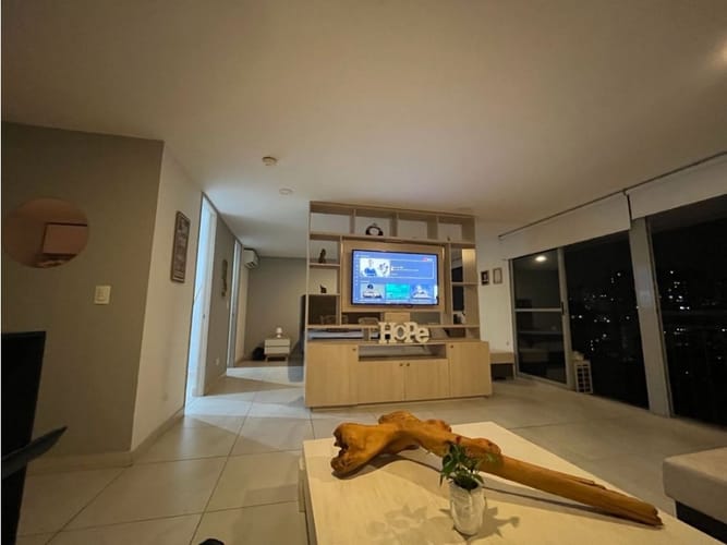 Apartamento de 1 alcoba en venta en Loma De Los Bernal, Medellín, 57 m² · foto 5 de 8