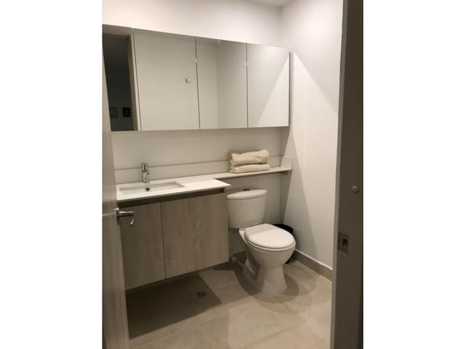 Apartamento de 1 alcoba en venta en Loma De Los Bernal, Medellín, 57 m² · foto 6 de 8