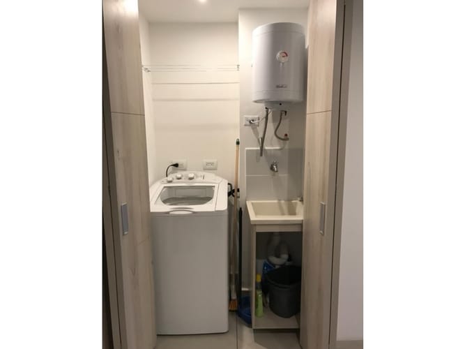 Apartamento de 1 alcoba en venta en Loma De Los Bernal, Medellín, 57 m² · foto 7 de 8