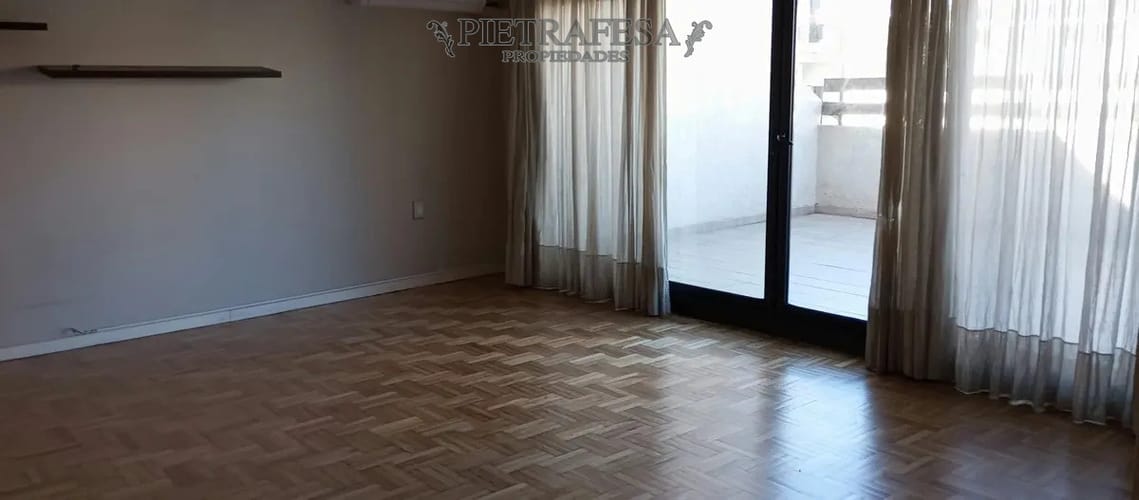 Apartamento en alquiler, 2 dormitorios, 1 baño, terraza, cochera. Centro. · Foto 2