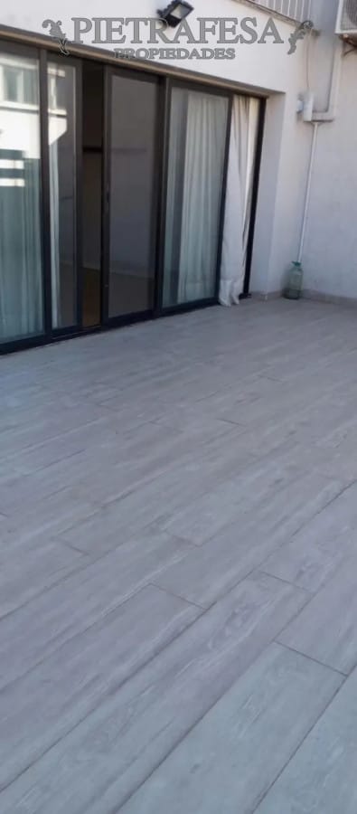 Apartamento en alquiler, 2 dormitorios, 1 baño, terraza, cochera. Centro. · Foto 4