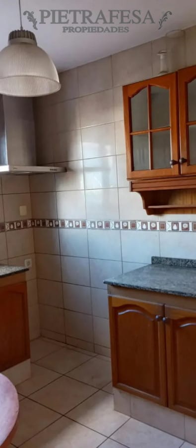 Apartamento en alquiler, 2 dormitorios, 1 baño, terraza, cochera. Centro. · Foto 5