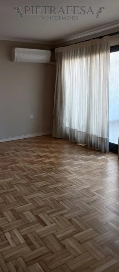 Apartamento en alquiler, 2 dormitorios, 1 baño, terraza, cochera. Centro. · Foto 8