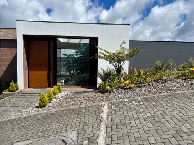 Casa de 4 alcobas en arriendo en Condominio Bosques Del Encenillo, Bogotá, 560 m² · foto 2 de 24