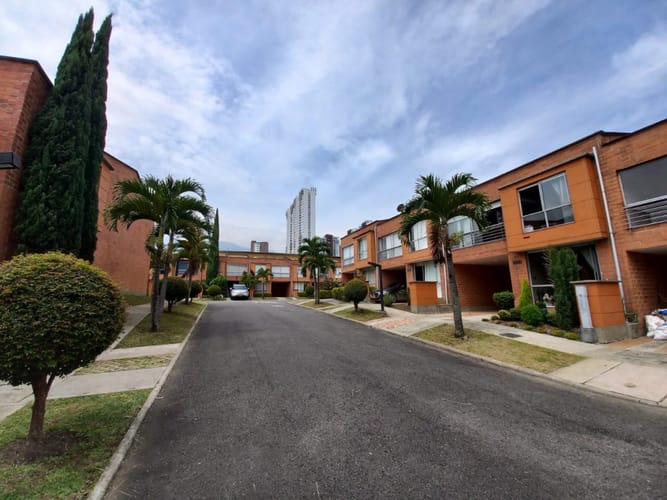 Casa de 3 alcobas en arriendo en Suramérica, Itagüí, 170 m² · foto 2 de 19