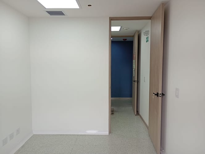 Consultorio en arriendo en El Poblado, Medellín, 35 m² · foto 3 de 8