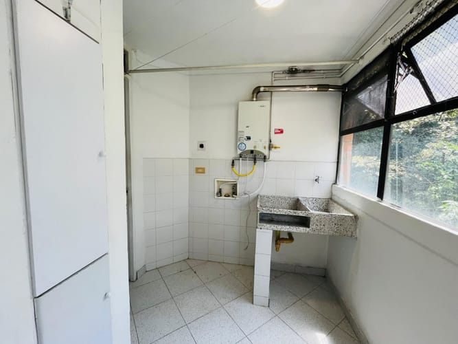 Apartamento de 4 alcobas en arriendo en El Tesoro, Medellín, 137 m² · foto 3 de 22