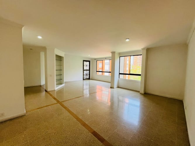 Apartamento de 4 alcobas en arriendo en El Tesoro, Medellín, 137 m² · foto 4 de 22