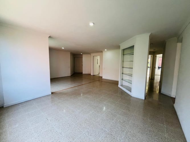 Apartamento de 4 alcobas en arriendo en El Tesoro, Medellín, 137 m² · foto 5 de 22