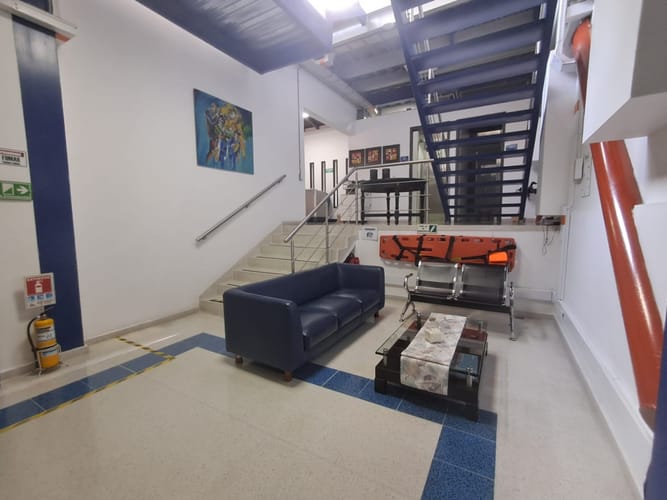 Oficina en venta en Laureles, Medellín, 985 m² · foto 2 de 24
