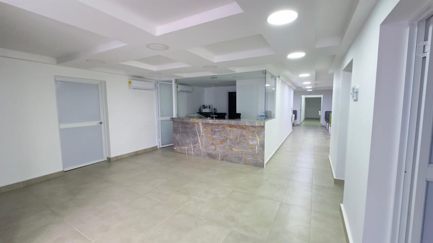 Casa de 10 alcobas en arriendo en Ciudad Jardin, Barranquilla, 750 m² · foto 2 de 24