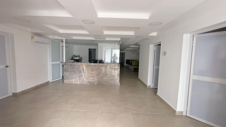 Casa de 10 alcobas en arriendo en Ciudad Jardin, Barranquilla, 750 m² · foto 3 de 24