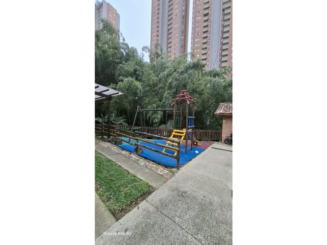 Casa de 4 alcobas en arriendo en Suramerica, La Estrella, 258 m² · foto 8 de 24
