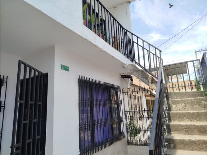 Casa de 6 alcobas en venta en Los Pinos, Cali, 147 m² · foto 2 de 24